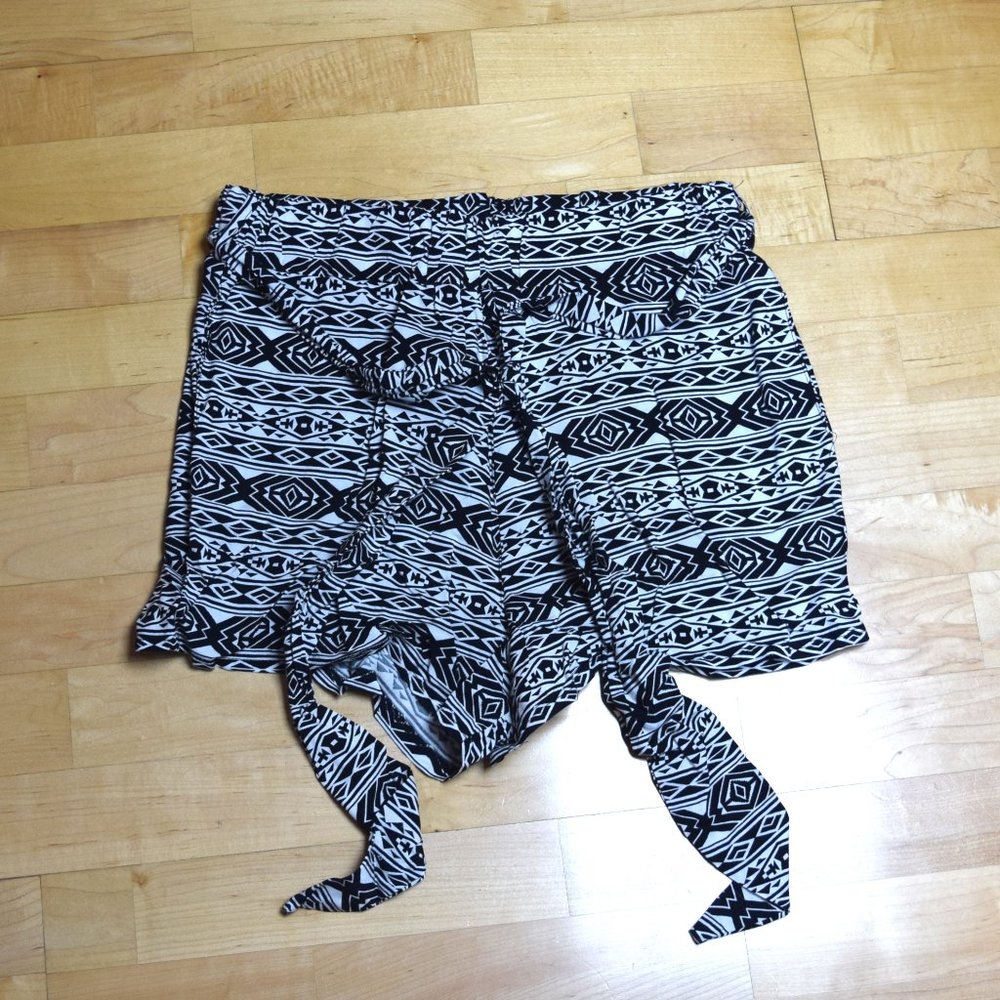 ABSOLUTE ANGEL Women's JRS Sz M Stretchy SHORTS